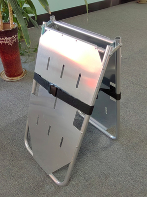 Un bon prix. Plaque dure en alliage d'aluminium, deux brancards pour le transfert du patient, léger et pratique à transporter en ligne