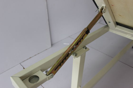 Tableau plat électrique gynécologique de l'hôpital 240KG de lits d'examen de W650MM