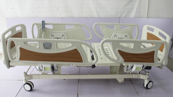 Un bon prix. La fonction multi de luxe a désactivé le lit électrique soignant patient de soins à domicile avec la commode automatique YC-E5638K en ligne