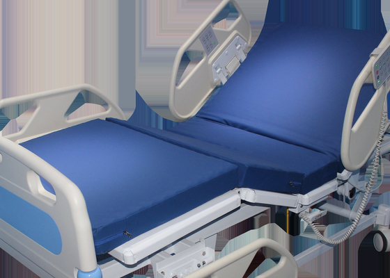 Un bon prix. lit électrique réglable d'ICU d'hôpital de 2200mm 950mm dans le blanc bleu d'ABS pour l'usage à la maison en ligne