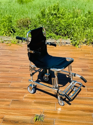 Un bon prix. Échafaudage pliable en alliage d'aluminium épaissi avec tissu en PVC 4 roues et 6 poignées en ligne
