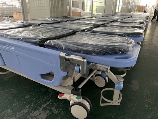 Un bon prix. soins médicaux changeants de chariot à aide de transfert de chariot patient à transfert de réglage de la hauteur de 86cm en ligne