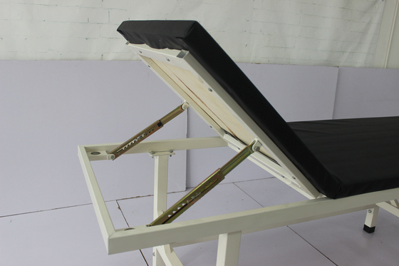 Un bon prix. Table d'examen avec matelas en ligne
