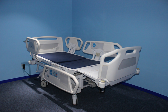 Un bon prix. Lit d'hôpital électrique laminé à froid de l'acier 85in pour l'usage à la maison W105 blanc avec la toilette en ligne