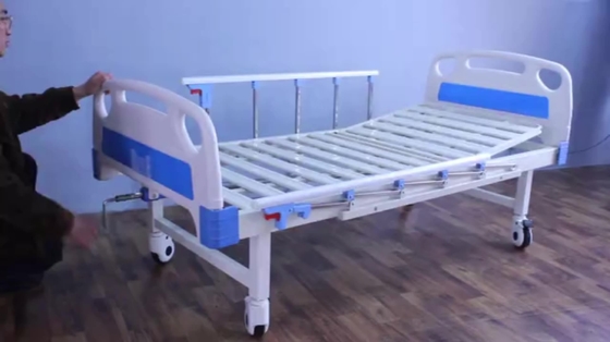 Un bon prix. pièce patiente de fonction de 2150mm d'hôpital de manivelles manuelles 750mm multi des lits 3 en ligne