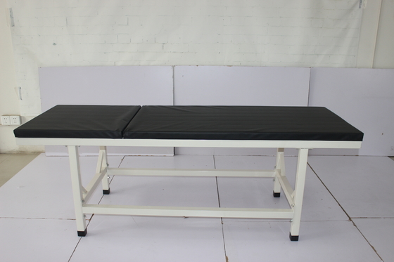 Un bon prix. Tableau plat électrique gynécologique de l'hôpital 240KG de lits d'examen de W650MM en ligne
